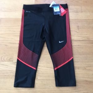 NWT Nike woman’s medium dri fit 3/4 length just below the knee Active ware (04)